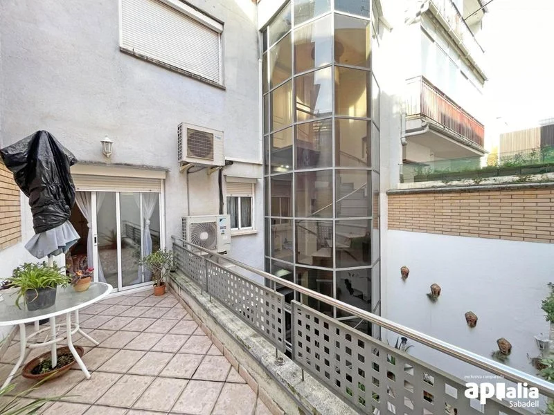 Amplia casa en Sabadell con cinco dormitorios