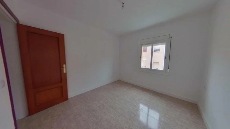 Piso reformado de tres dormitorios en Campoamor