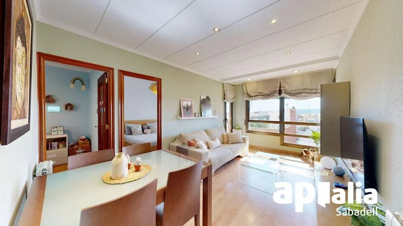 Reformed four-bedroom flat in Sabadell