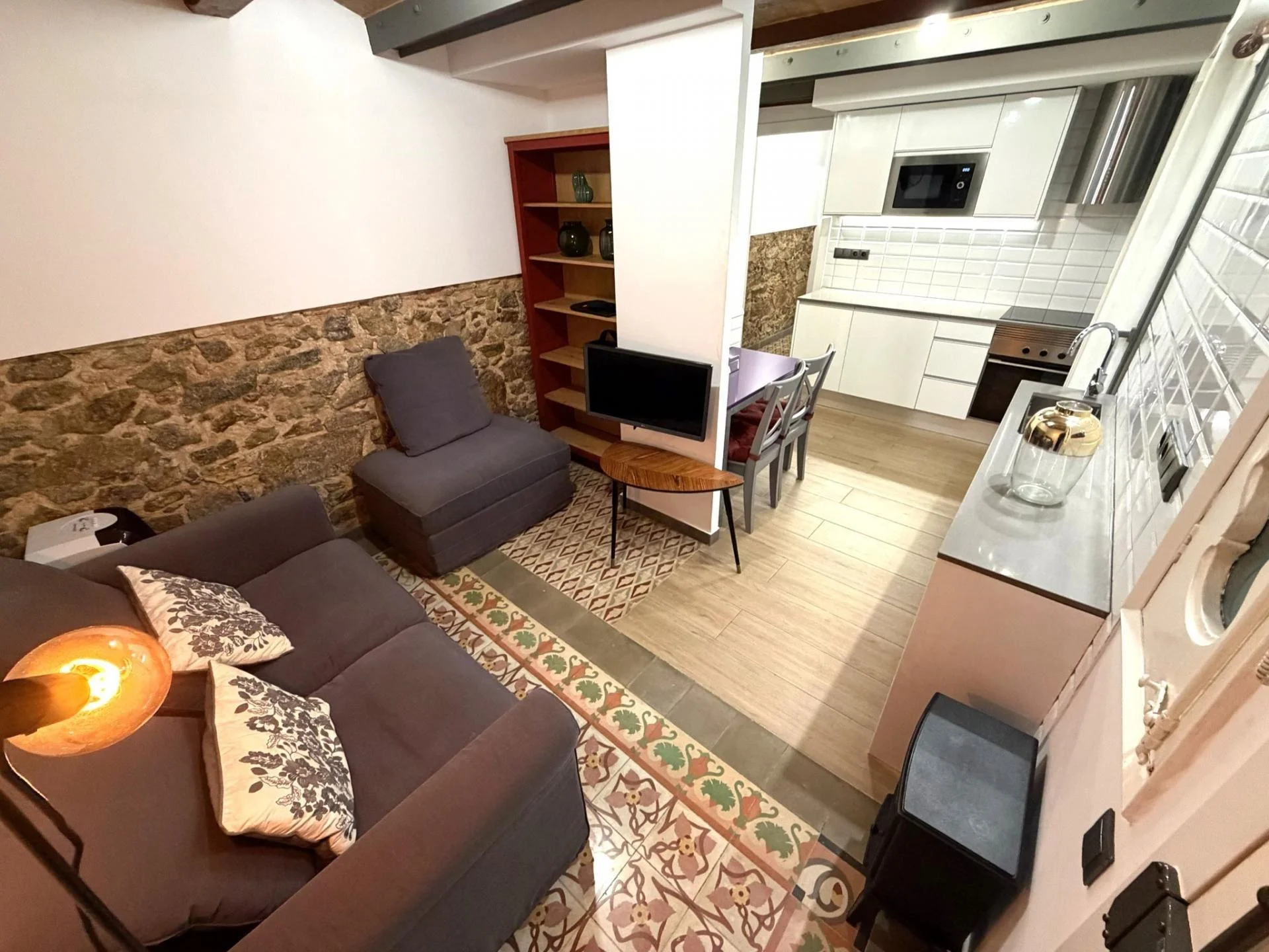 Piso reformado de dos dormitorios en Gràcia