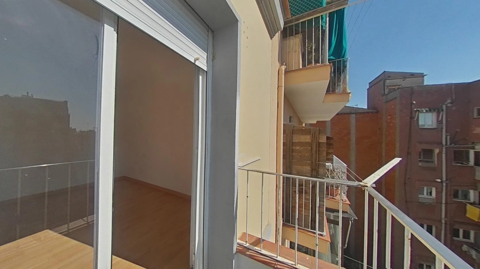 Piso de tres dormitorios con inquilino en Guinardó