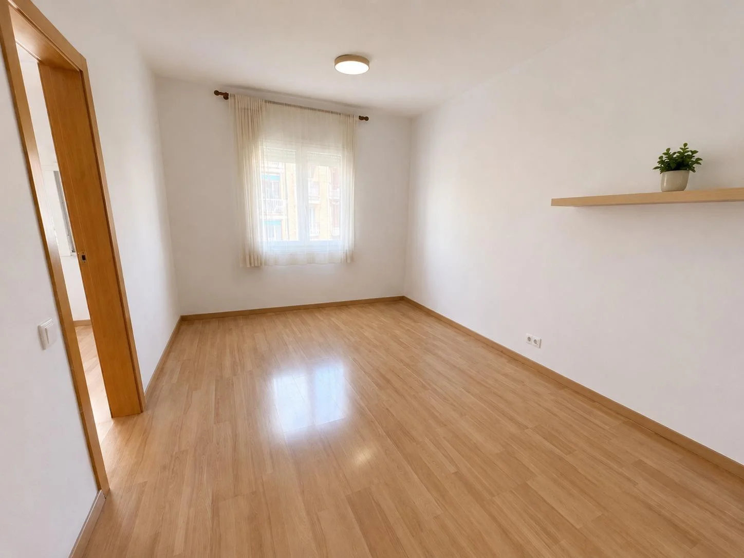 Piso luminoso de tres habitaciones en Sagrada Familia