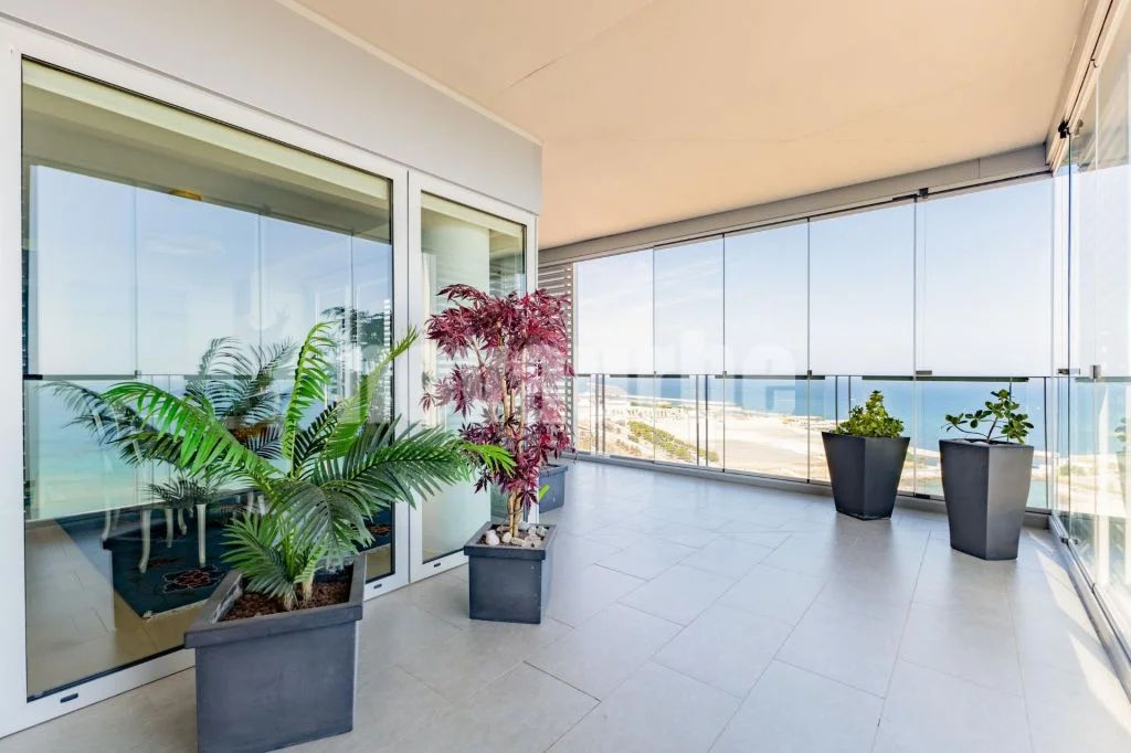 Sea-view Barcelona flat, four bedrooms