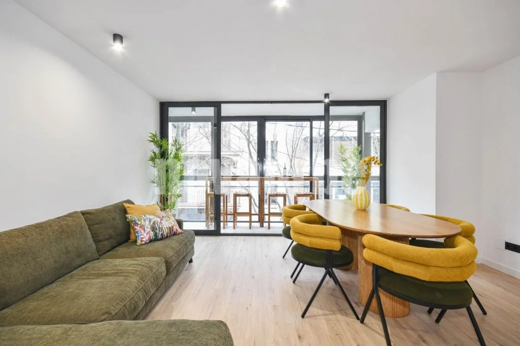 Piso luminoso de cuatro habitaciones en Sarrià