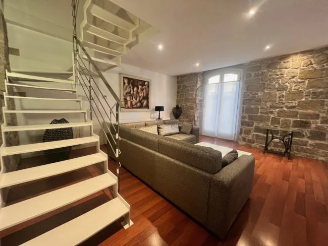 Renovated Manresa duplex, two-bedroom historic centre