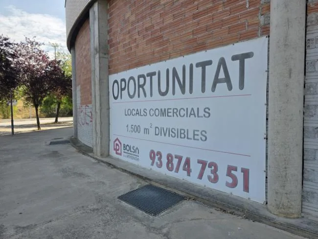Local comercial céntrico con gran parcela