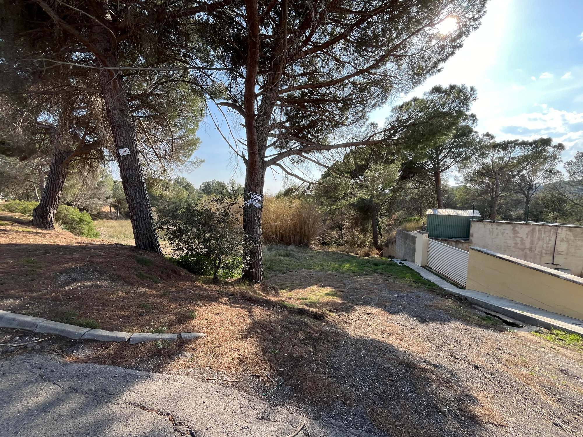 Urban corner plot near Barcelona