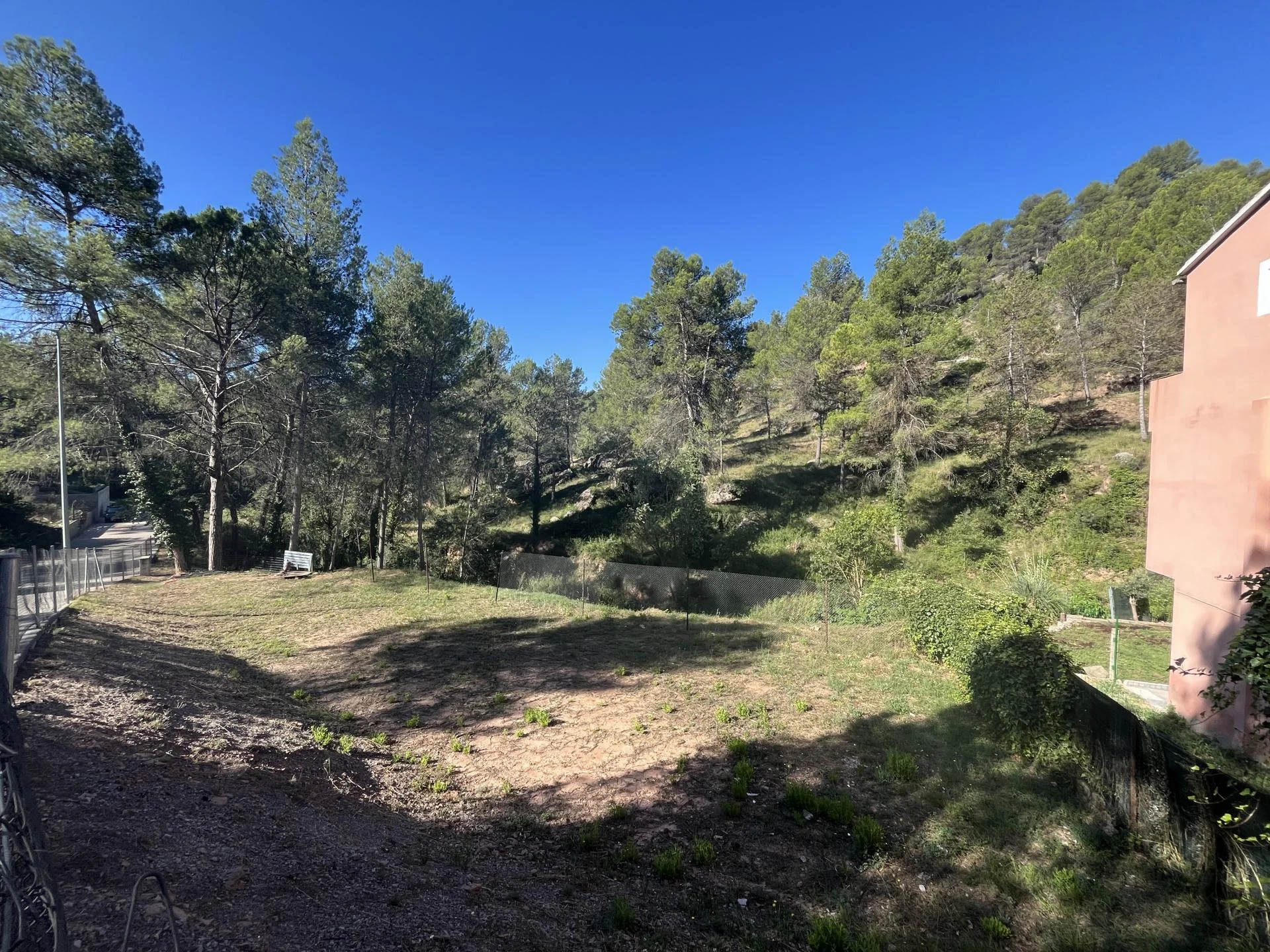 Dos terrenos contiguos edificables, 1.169 m²