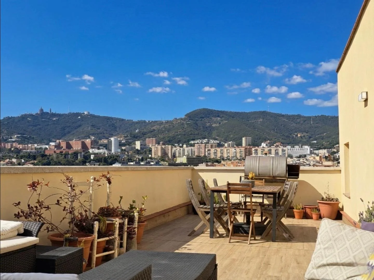 Ático reformado en Barcelona con terraza