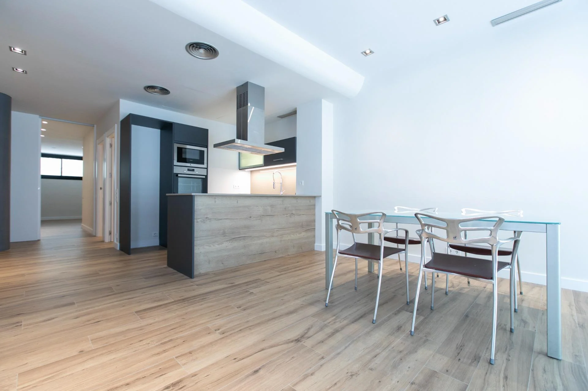 Reformed Les Corts office, 79 m²