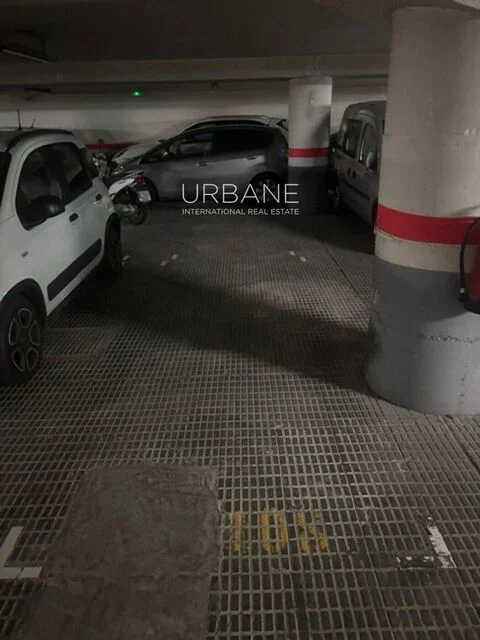 Plaza doble de aparcamiento en el centro