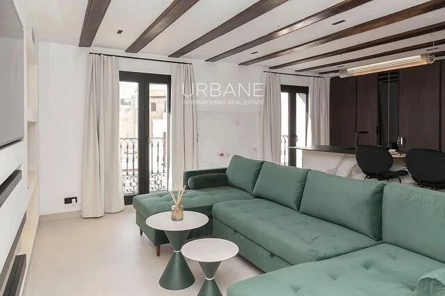 Bright two-bedroom flat in Barcelona