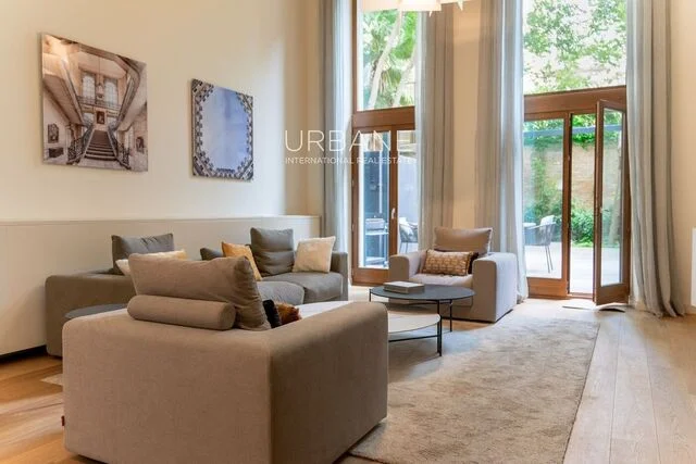 Dúplex reformado en Eixample con terraza