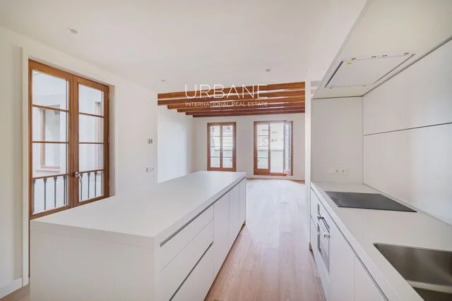 Renovated Eixample duplex penthouse, 150 m²