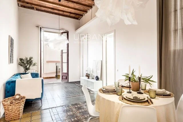 Historic Eixample flat with terrace