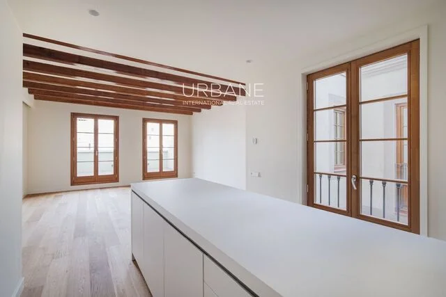 Renovated Eixample flat, three bedrooms