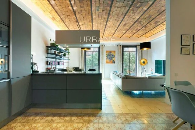 Apartamento reformado en Eixample, tres dormitorios