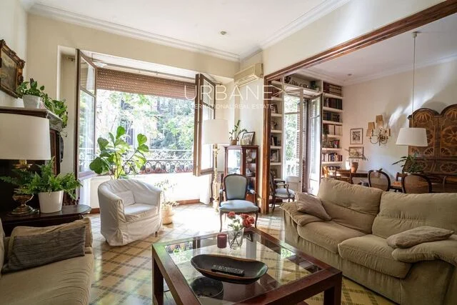 Large Eixample flat with six bedrooms