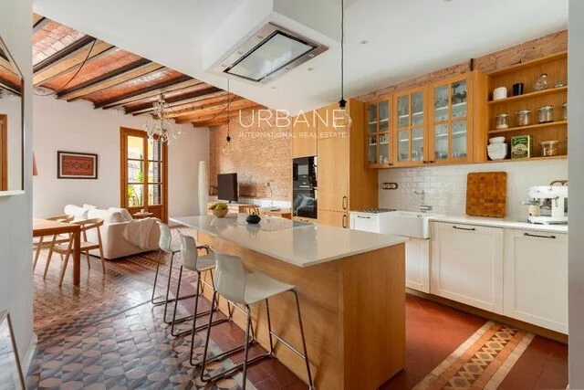 Reformed Eixample apartment with historic character