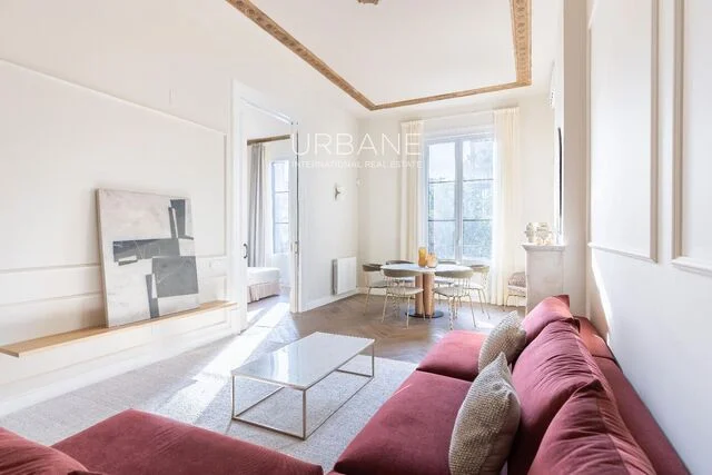 Historic Barcelona flat with rooftop pool