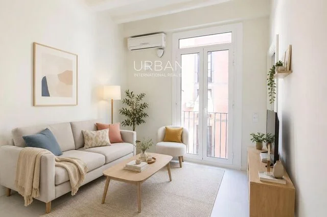 Apartamento reformado en El Raval con balcón
