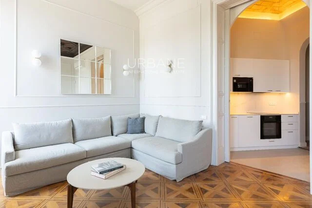 Piso histórico en Barcelona con piscina en azotea