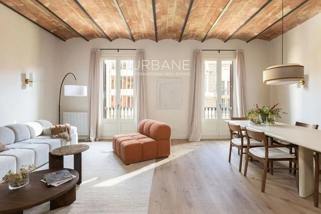 Renovated Eixample apartment, 4 bedrooms