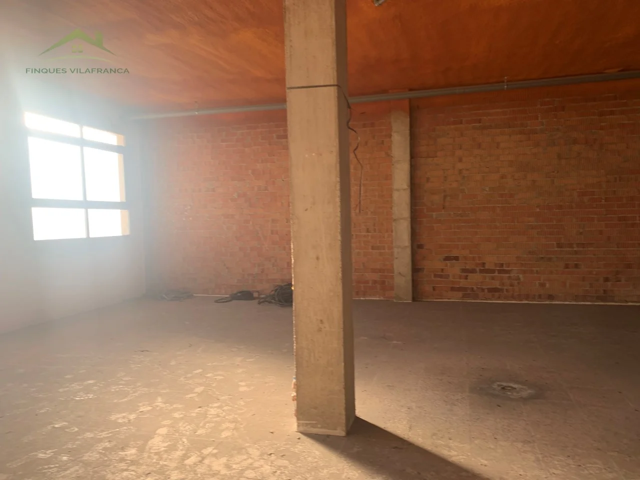 Local comercial en bruto de 352 m²