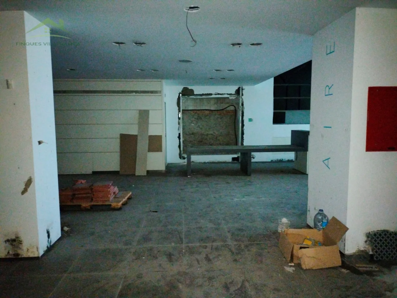 Gran local comercial en Poble Nou