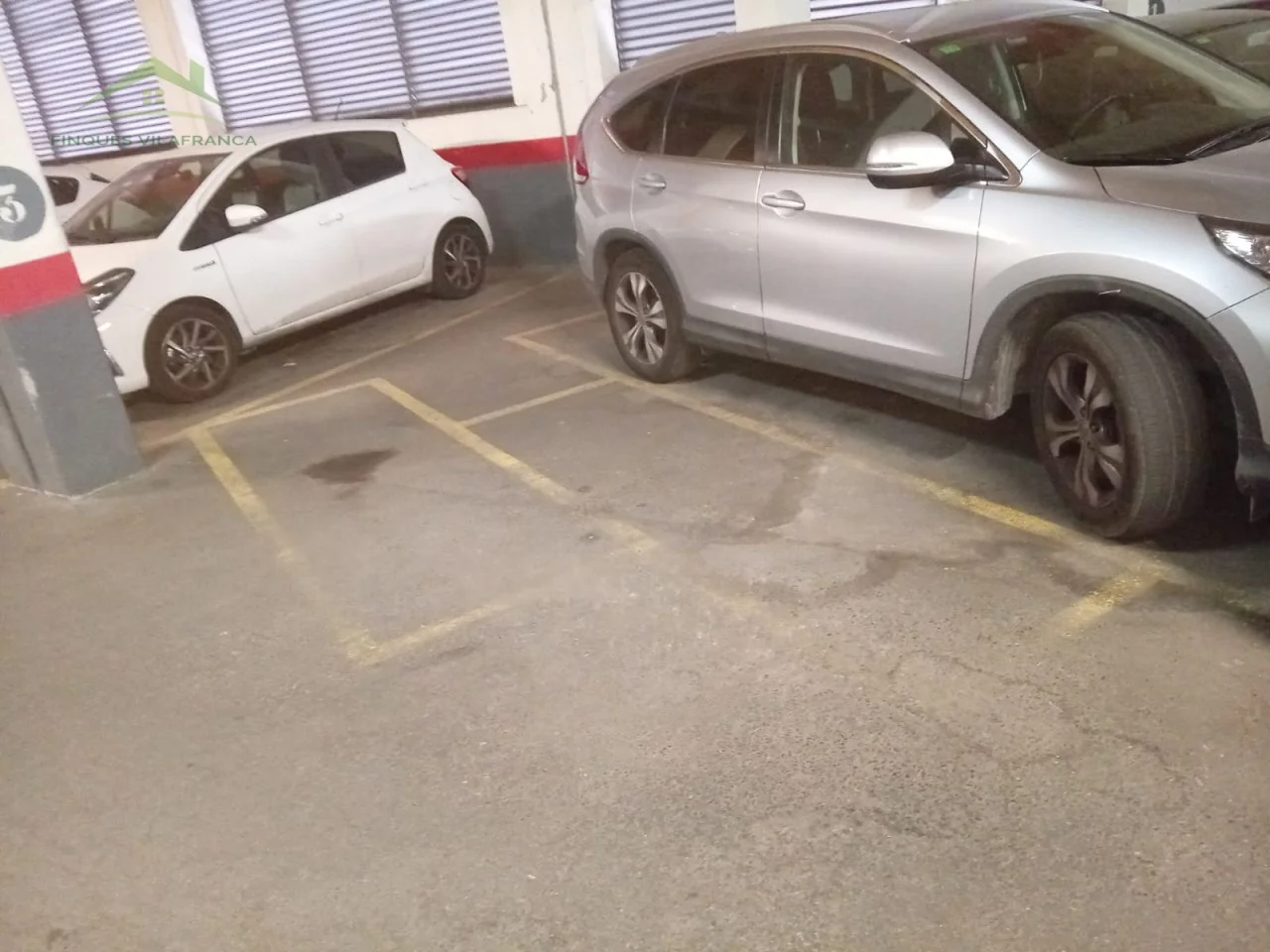 Plaza doble para motos en La Girada