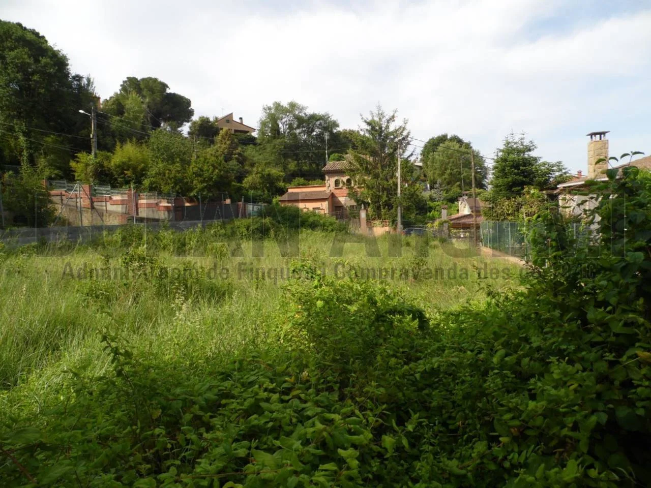 Terreno urbanizable llano cerca de Montserrat