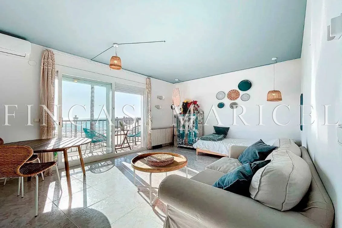 Piso renovado en Sitges con vistas al mar