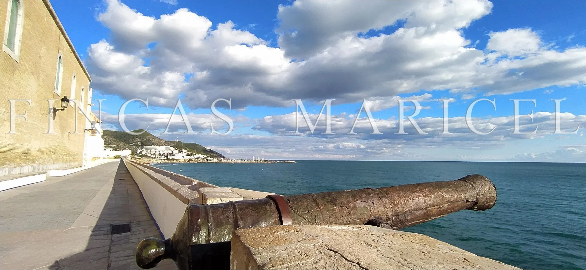 Central Sitges flat with sea views