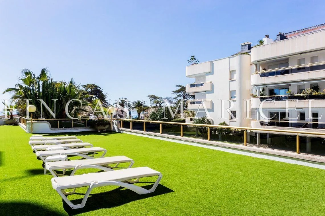 Exterior Vinyet flat with sea views
