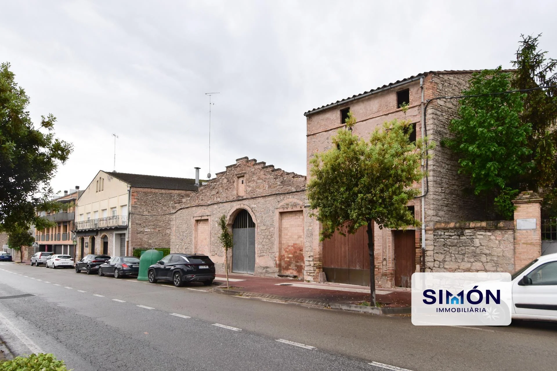 Gran edificio para reformar en Avinyó