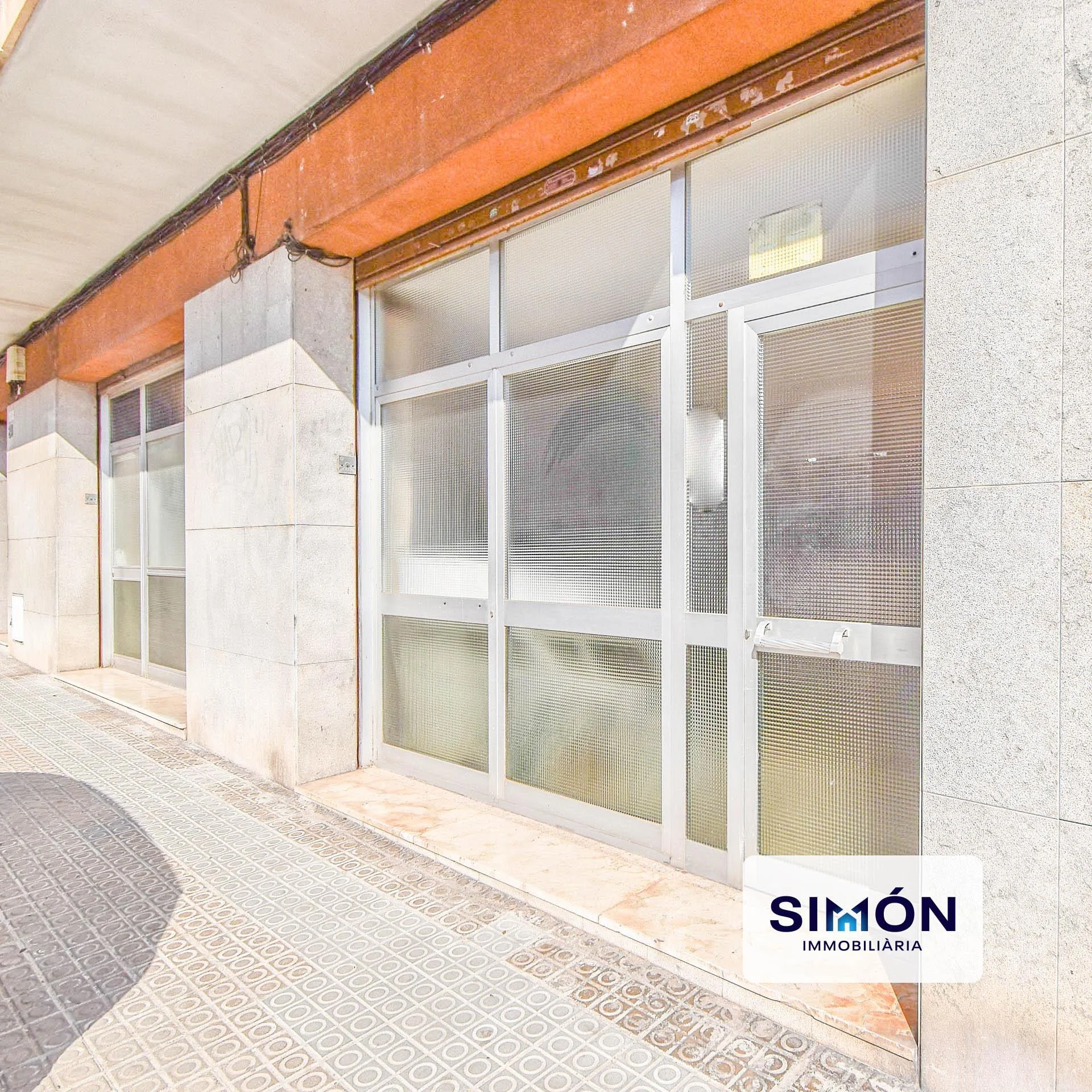Local comercial luminoso a pie de calle, 125 m²