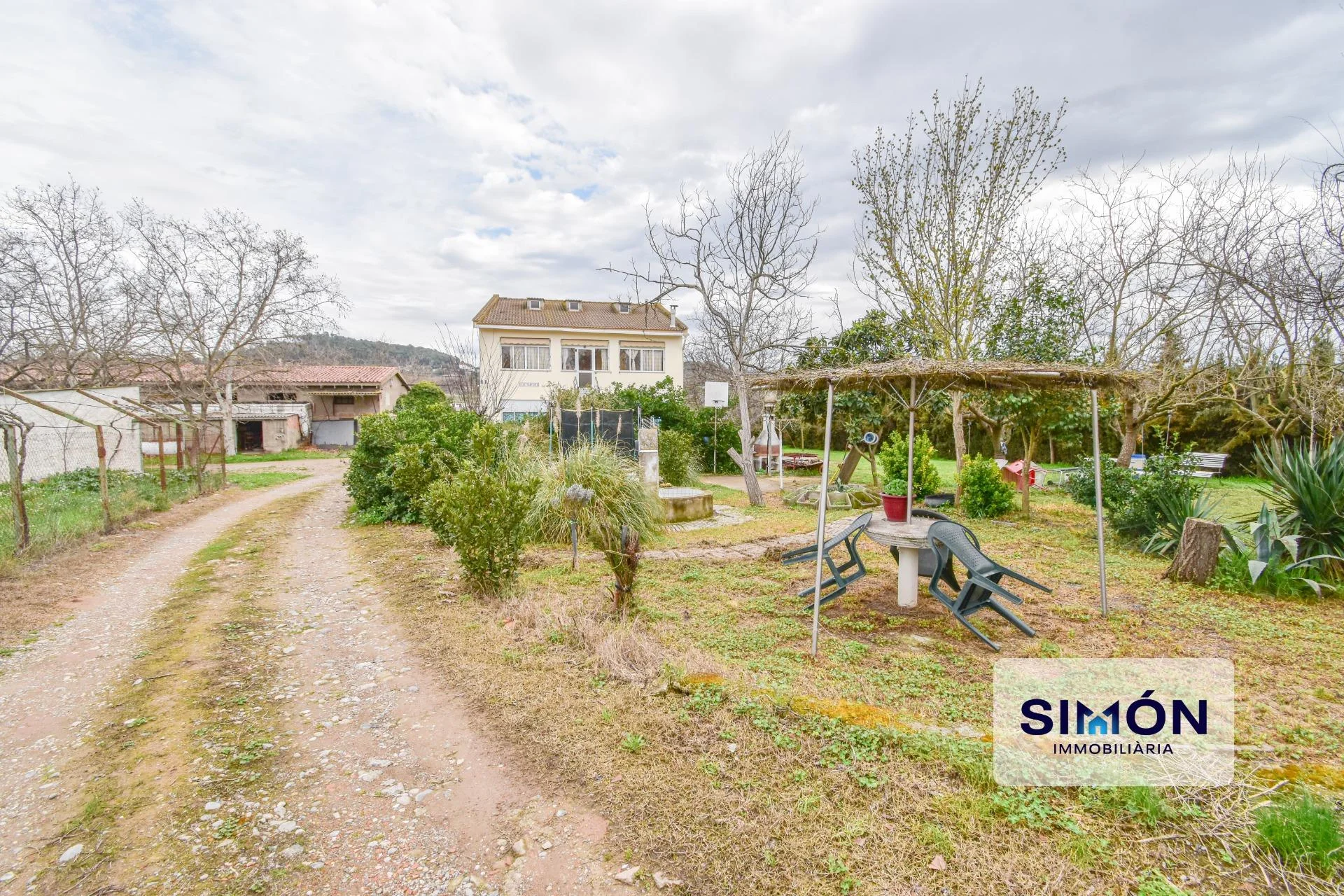 Gran masía con 10 habitaciones