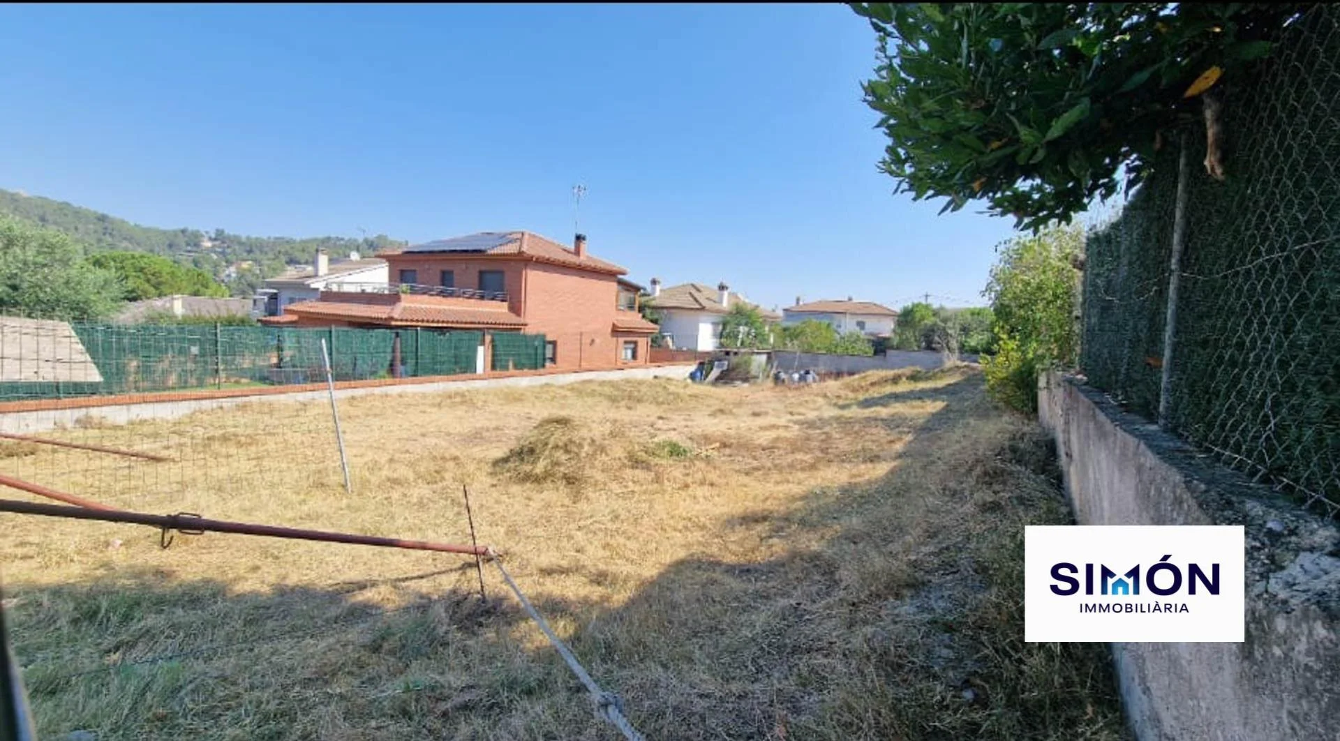 Urban Mas Planoy plot, 488 m²