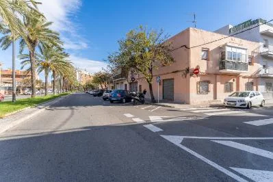 Reform-ready Reus house, 7 bedrooms