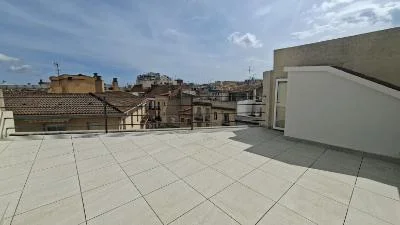 Central Reus flat with large terrace
