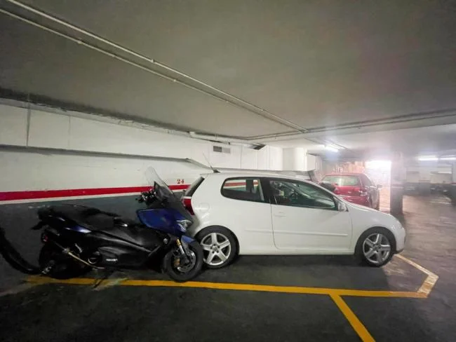 Garaje para coche pequeño cerca de Cerdanyola