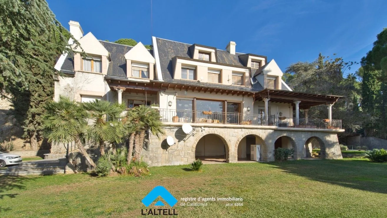Gran casa con parcela rústica