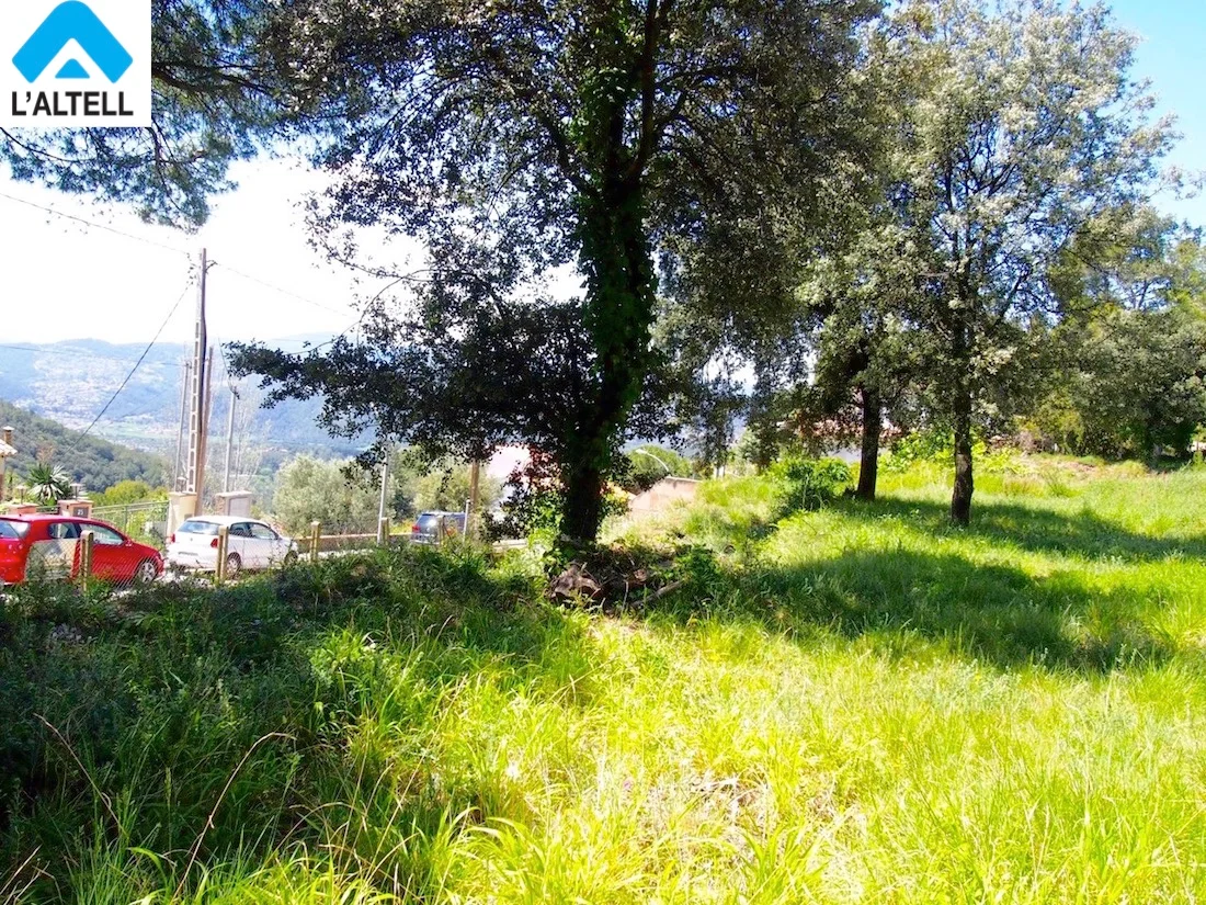 Parcela urbana soleada en El Serrat