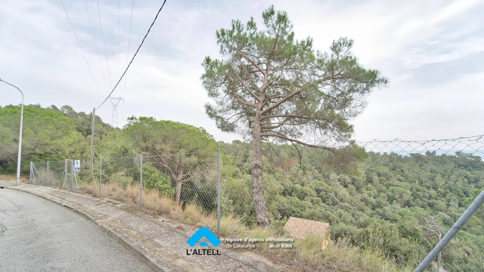 Parcela urbana en El Serrat, 888 m²
