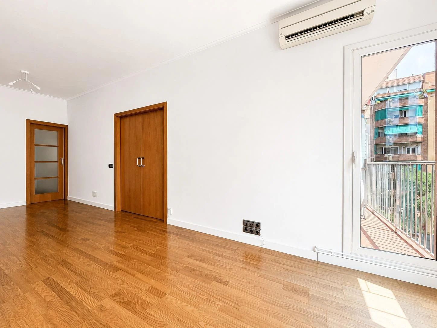 Piso luminoso en Les Corts, tres habitaciones