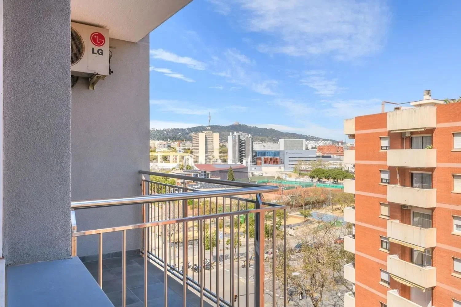 Piso luminoso en Les Corts, tres habitaciones