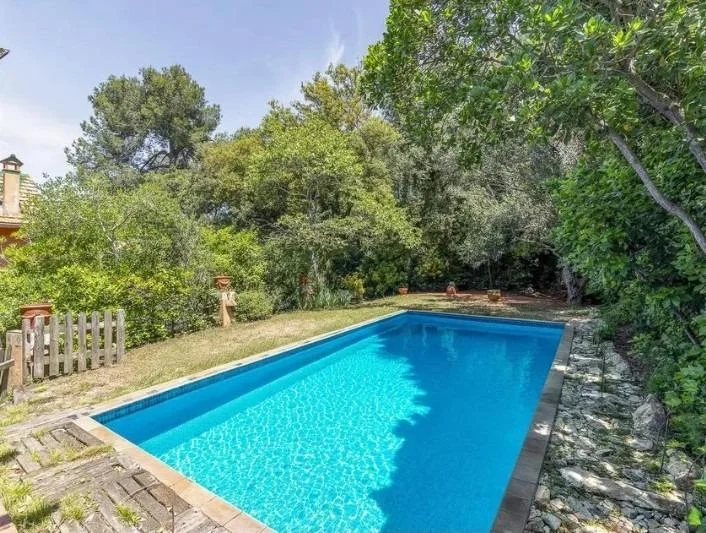 Catalogued modernist house with Collserola views