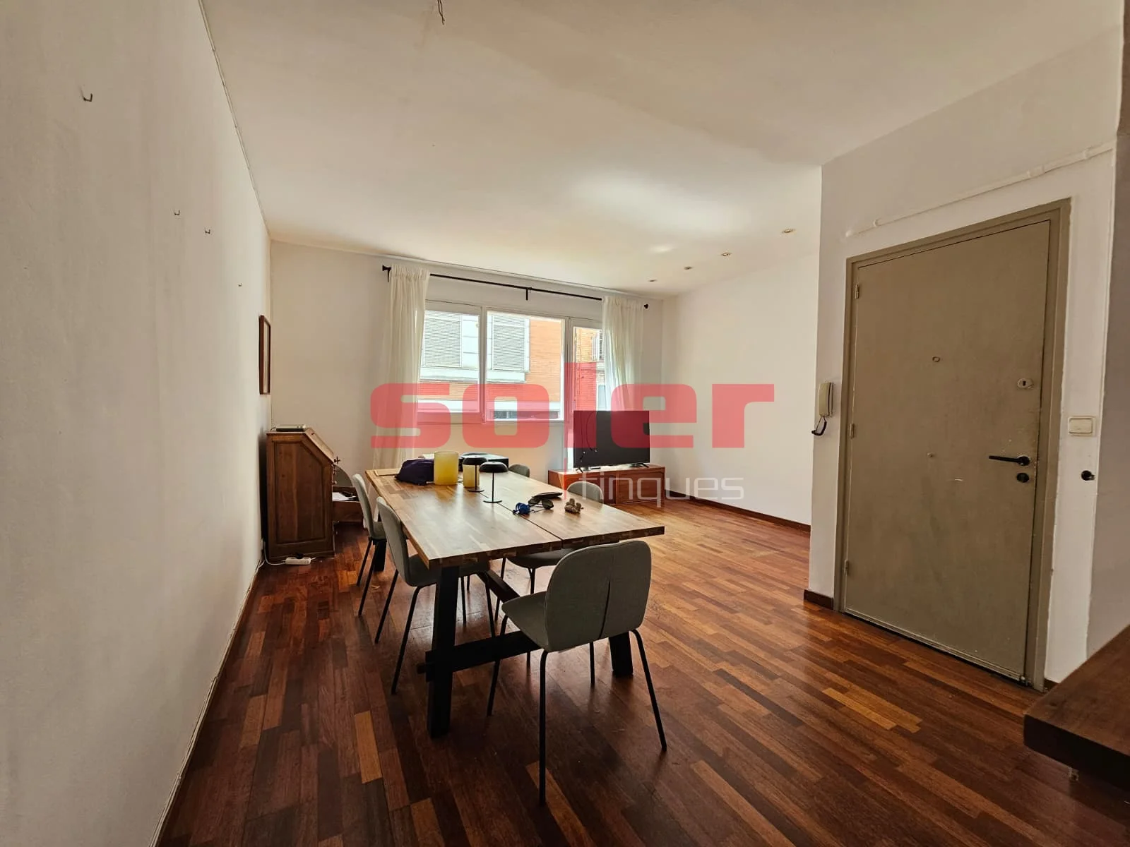 Bright Sant Gervasi flat, 89 m²