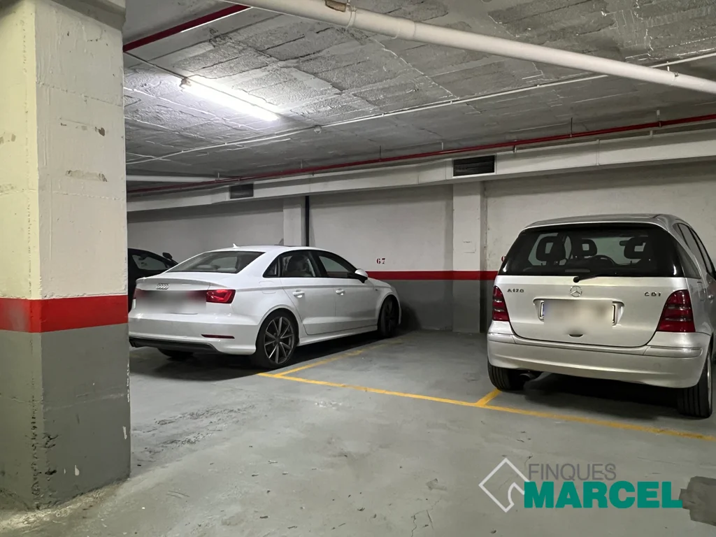 Plaza céntrica para coche pequeño en Granollers