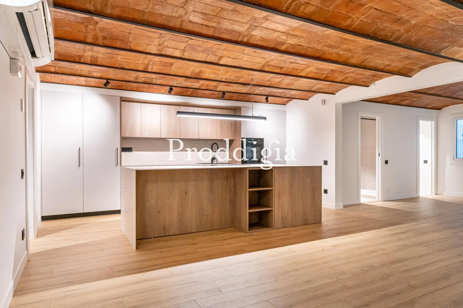 Piso reformado en el Gótico, 125 m²
